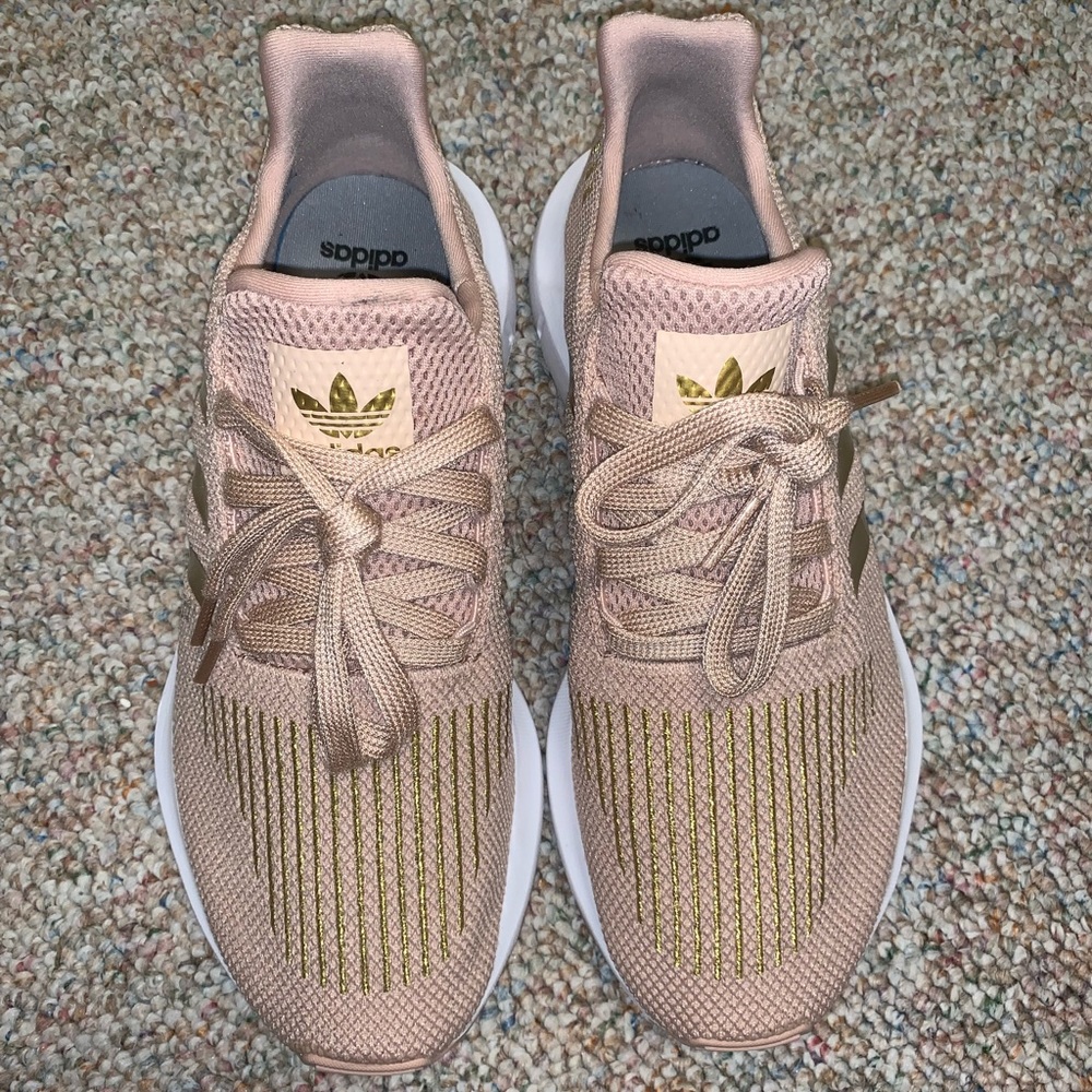 Adidas Swift Run J Ash Pearl Size 6.5 Youth